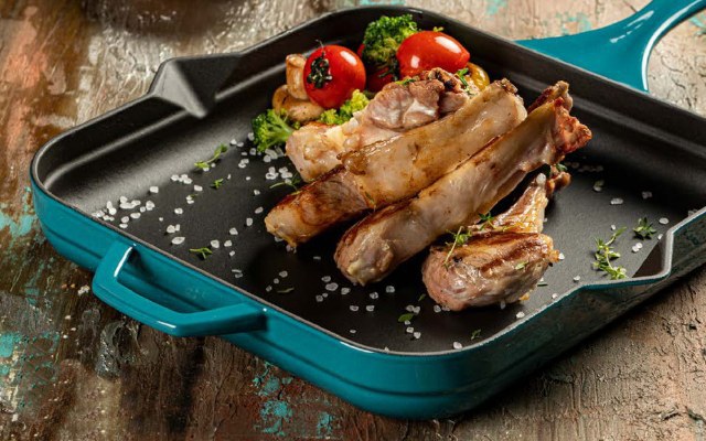 emailiran-chugunen-tigan-hosse-kvadraten-7